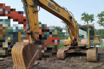 山东临工LG6225E履带式挖掘机