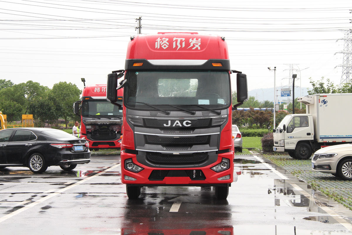 江淮 格尔发A5XⅢ中卡 245马力 4X2 6.8米厢式载货车