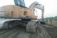 三一 SY235C履带式挖掘机