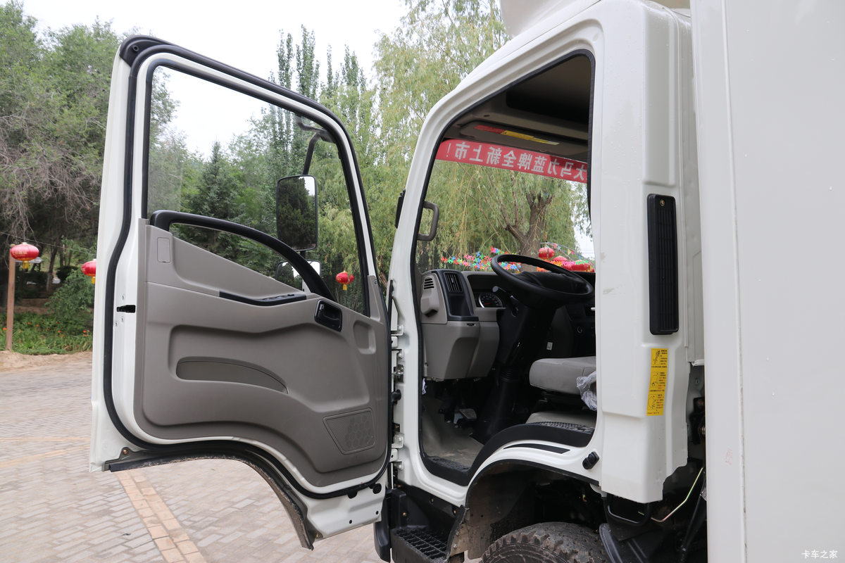 经典凯运载货车驾驶室图片