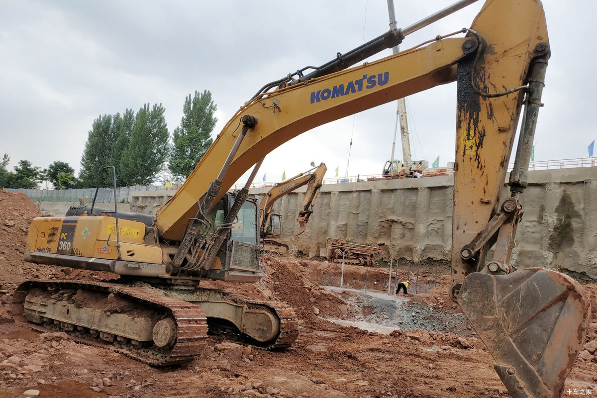 三一 SY305C-8S履带式挖掘机