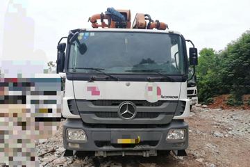 中联重科 48米混凝土泵车(奔驰底盘)