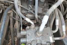 履带式挖掘机&nbsp;挖掘机外观图片