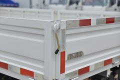 凯马 凯捷M6 160马力 4.2米单排栏板轻卡(KMC1046A33D5)