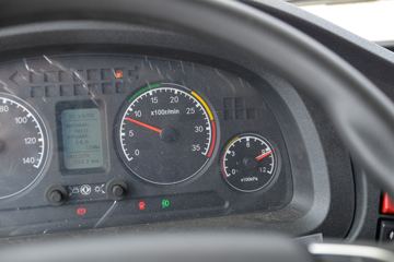 ���� ������D9 185���� 4X2 7.68����س�ͼƬ