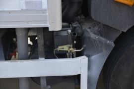 多利卡D9&nbsp;冷藏车底盘图片