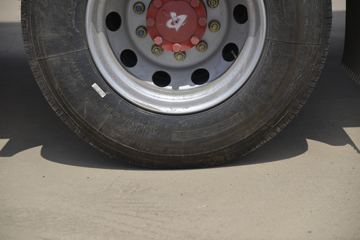 ���� ������D9 185���� 4X2 7.68����س�ͼƬ