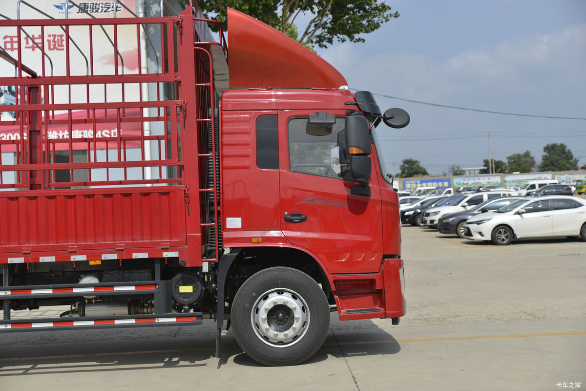 �����ػ��� ����N3000 ���ϰ� 220���� 4X2 6.75���Ű��դʽ�ػ���(YTQ5180CCYFM50A0)���                                                