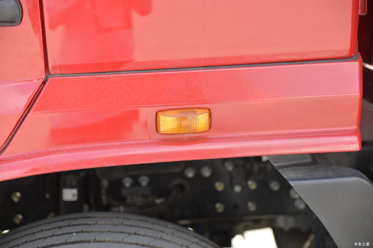 �����ػ��� ����N3000 ���ϰ� 220���� 4X2 6.75���Ű��դʽ�ػ���(YTQ5180CCYFM50A0)���                                                