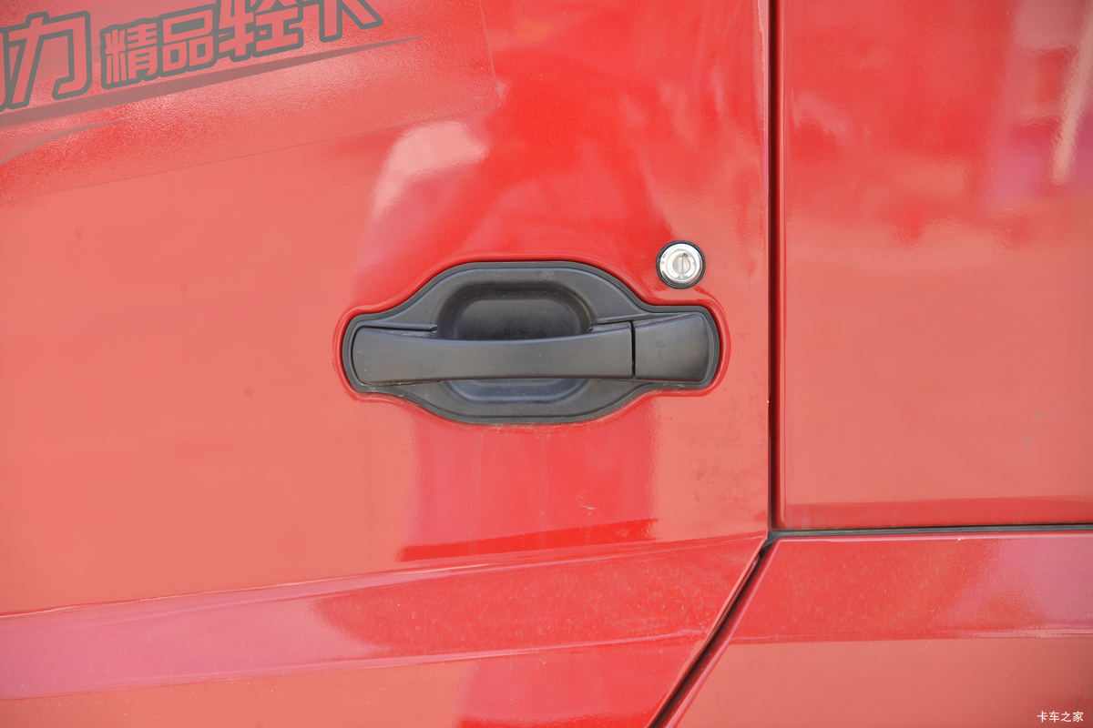 �����ػ��� ����N3000 ���ϰ� 220���� 4X2 6.75���Ű��դʽ�ػ���(YTQ5180CCYFM50A0)���                                                