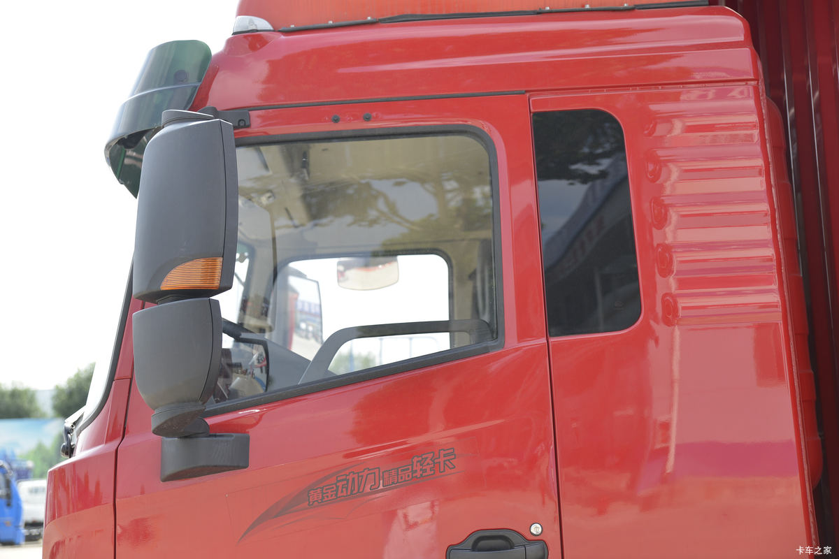 �����ػ��� ����N3000 ���ϰ� 220���� 4X2 6.75���Ű��դʽ�ػ���(YTQ5180CCYFM50A0)���                                                