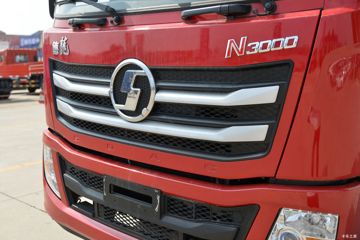 �����ػ��� ����N3000 ���ϰ� 220���� 4X2 6.75���Ű��դʽ�ػ���(YTQ5180CCYFM50A0)���                                                