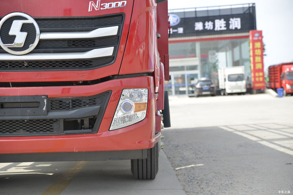 �����ػ��� ����N3000 ���ϰ� 220���� 4X2 6.75���Ű��դʽ�ػ���(YTQ5180CCYFM50A0)���                                                