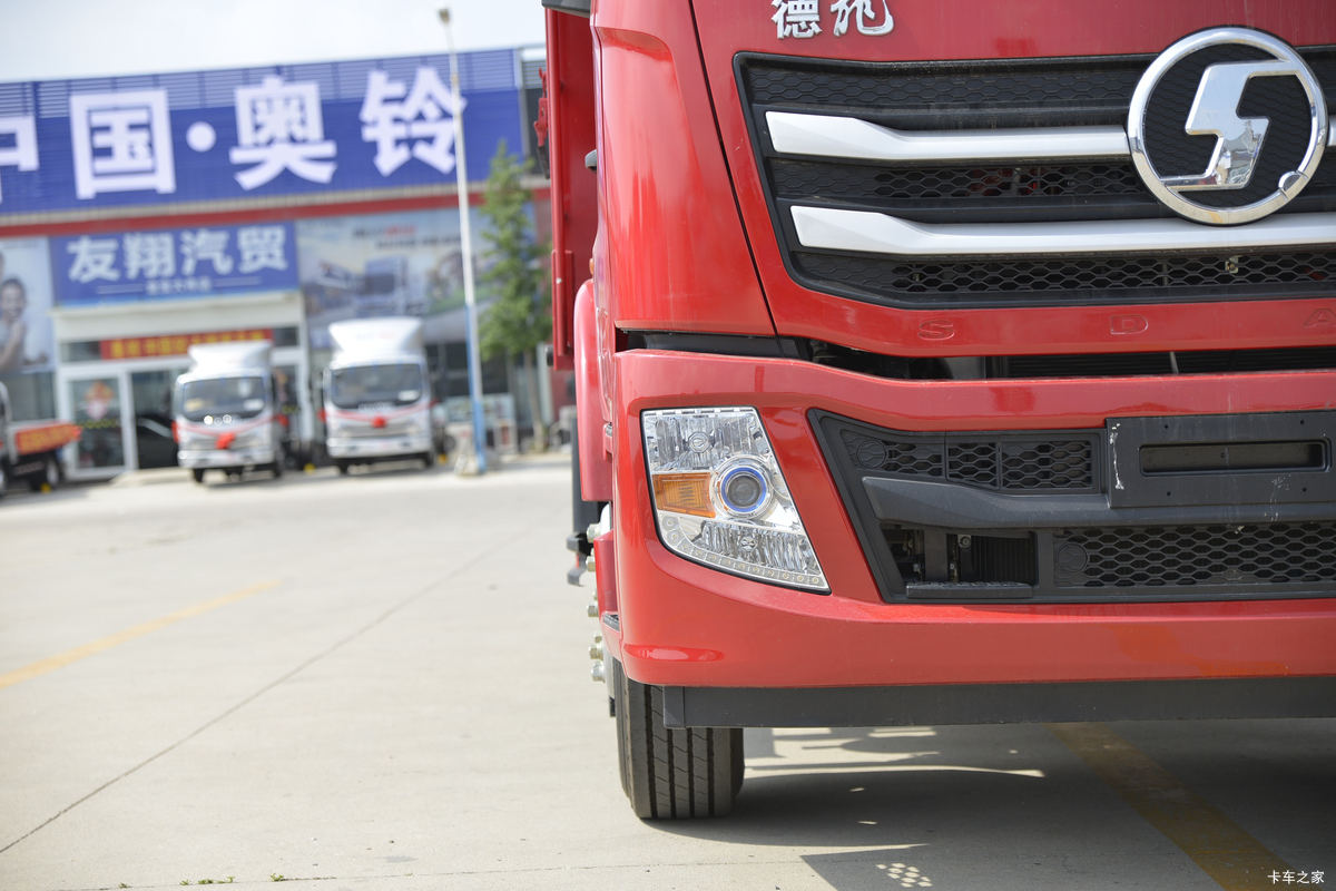 �����ػ��� ����N3000 ���ϰ� 220���� 4X2 6.75���Ű��դʽ�ػ���(YTQ5180CCYFM50A0)���                                                