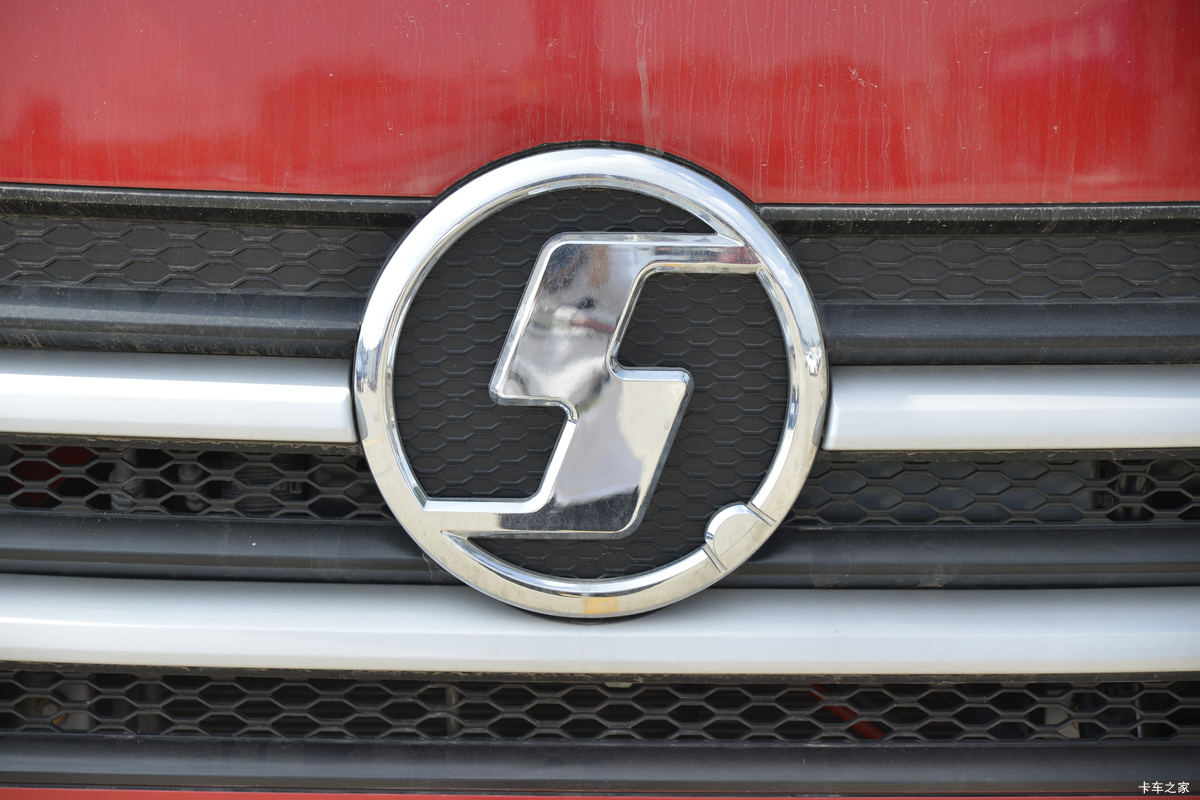 �����ػ��� ����N3000 ���ϰ� 220���� 4X2 6.75���Ű��դʽ�ػ���(YTQ5180CCYFM50A0)���                                                