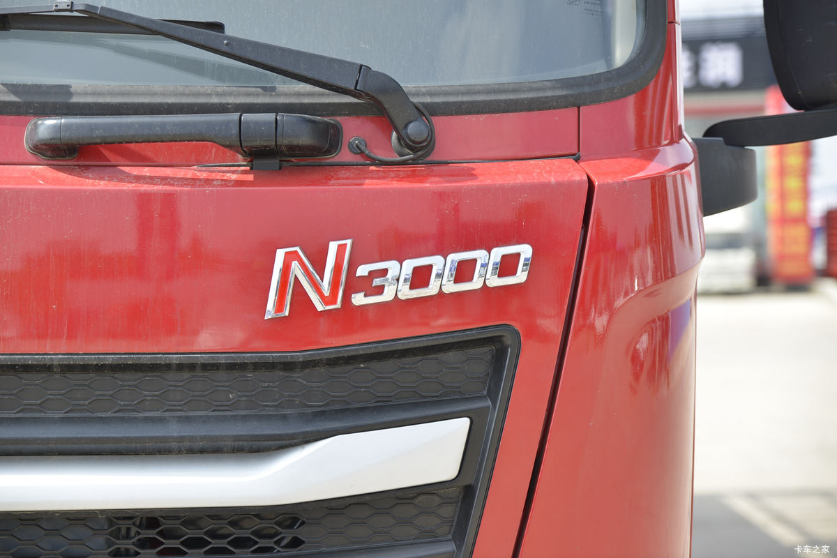 �����ػ��� ����N3000 ���ϰ� 220���� 4X2 6.75���Ű��դʽ�ػ���(YTQ5180CCYFM50A0)���                                                