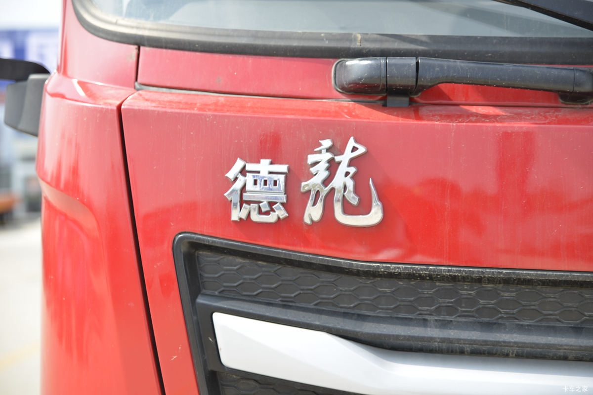 �����ػ��� ����N3000 ���ϰ� 220���� 4X2 6.75���Ű��դʽ�ػ���(YTQ5180CCYFM50A0)���                                                