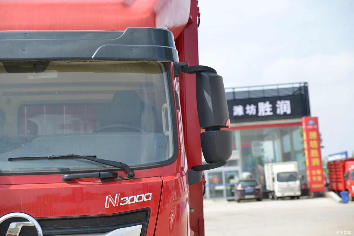 �����ػ��� ����N3000 ���ϰ� 220���� 4X2 6.75���Ű��դʽ�ػ���(YTQ5180CCYFM50A0)���                                                