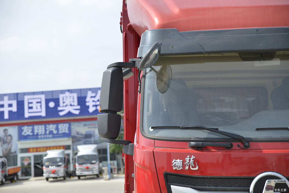 �����ػ��� ����N3000 ���ϰ� 220���� 4X2 6.75���Ű��դʽ�ػ���(YTQ5180CCYFM50A0)���                                                