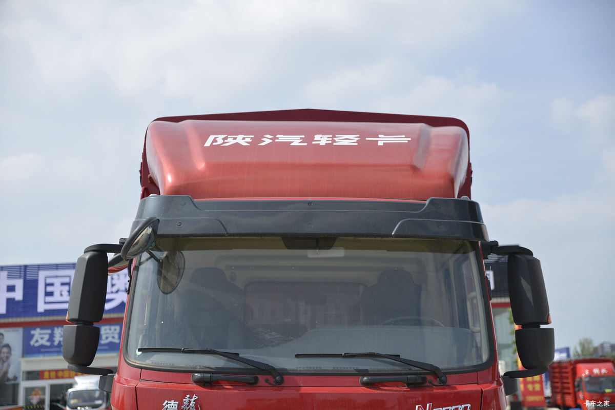 �����ػ��� ����N3000 ���ϰ� 220���� 4X2 6.75���Ű��դʽ�ػ���(YTQ5180CCYFM50A0)���                                                