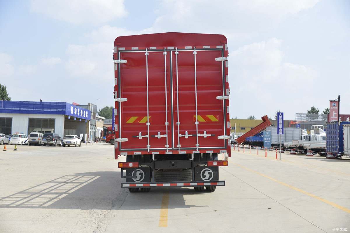 �����ػ��� ����N3000 ���ϰ� 220���� 4X2 6.75���Ű��դʽ�ػ���(YTQ5180CCYFM50A0)���                                                