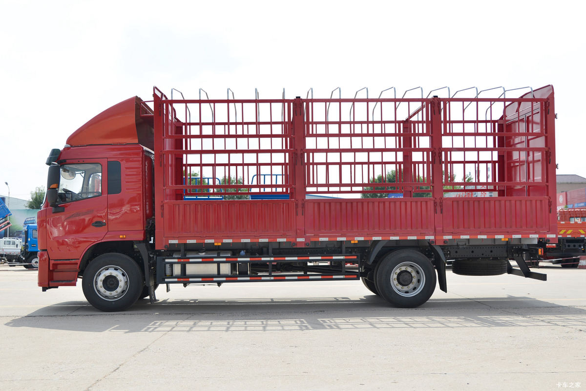 �����ػ��� ����N3000 ���ϰ� 220���� 4X2 6.75���Ű��դʽ�ػ���(YTQ5180CCYFM50A0)���                                                