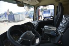 陕汽载货车 德龙N3000 复合版 220马力 4X2 6.75米排半仓栅式载货车(YTQ5180CCYFM50A0)