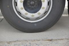 陕汽载货车 德龙N3000 复合版 220马力 4X2 6.75米排半仓栅式载货车(YTQ5180CCYFM50A0)