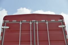 陕汽载货车 德龙N3000 复合版 220马力 4X2 6.75米排半仓栅式载货车(YTQ5180CCYFM50A0)