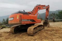 斗山 DH220-9E履带式挖掘机