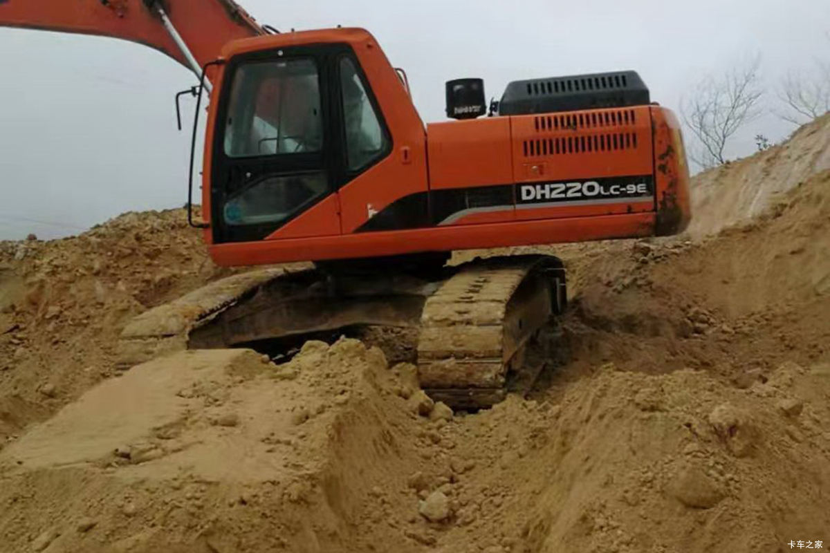 斗山 DH220LC-9E履带式挖掘机