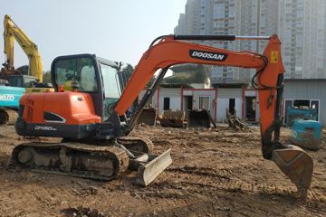 斗山 DX55-9C履带式挖掘机