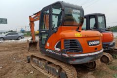 斗山 DX60-9C履带式挖掘机