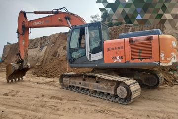 日立 EX240-3履带式挖掘机