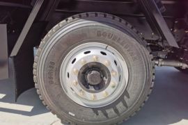 轩德X6&nbsp;自卸车底盘                                                图片