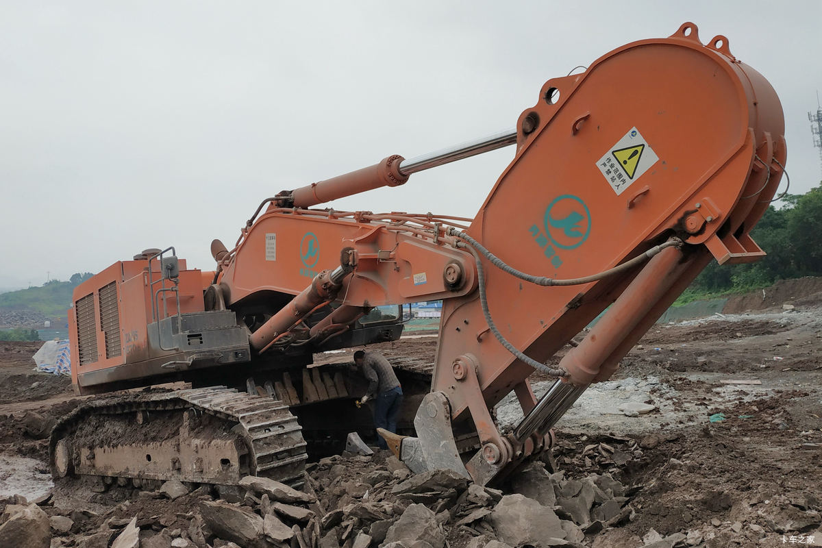 日立 ZX870LCH-5B履带式挖掘机