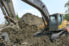 沃尔沃 EC250D履带式挖掘机