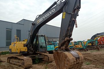 沃尔沃 EC250D履带式挖掘机