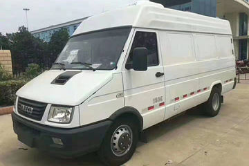 南京依维柯 129马力 4X2 3.32米冷藏车(程力威牌)(CLW5040XLCNJ5)