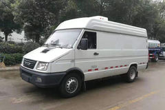 南京依维柯 129马力 4X2 3.32米冷藏车(程力威牌)(CLW5040XLCNJ5)