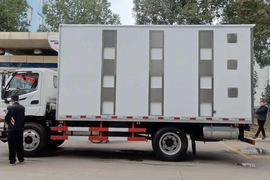 福田欧马可底盘&nbsp;畜禽运输车外观图片