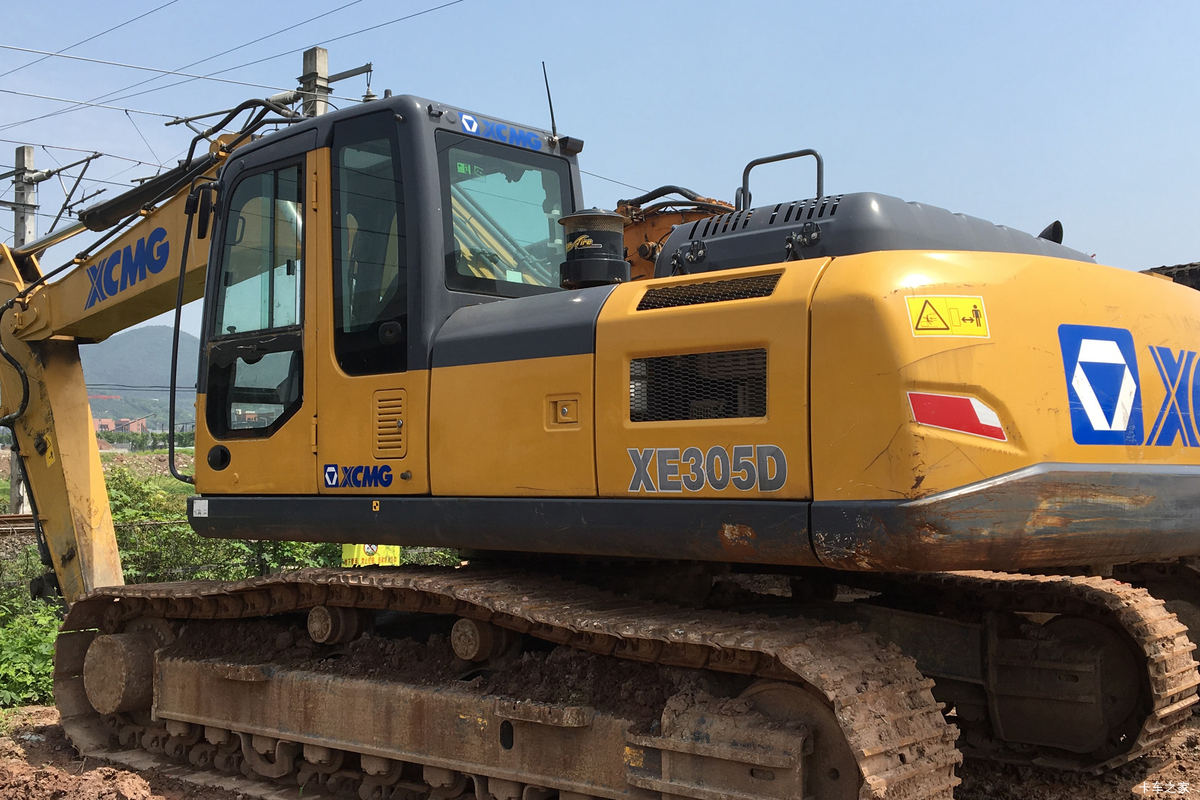 徐工 XE270DK履带式挖掘机