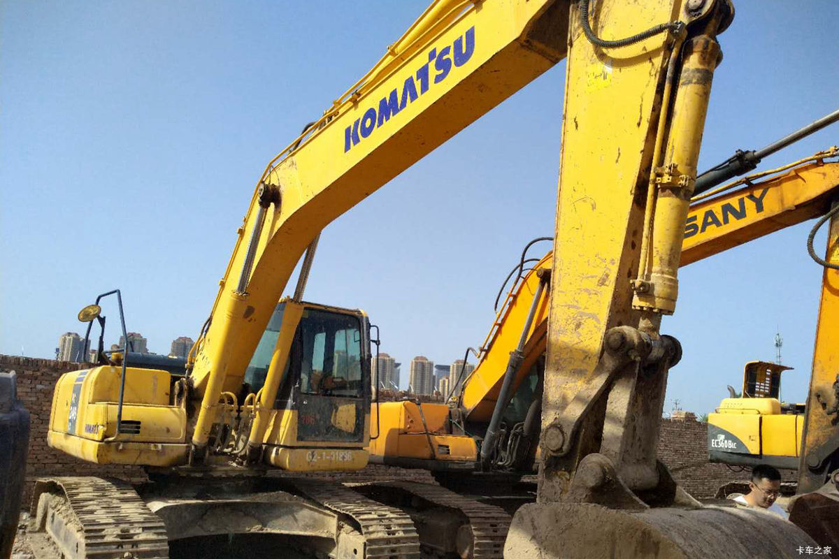 小松 PC220-8履带式挖掘机