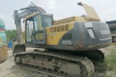 沃尔沃 EC240B履带式挖掘机