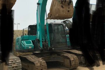 履带式挖掘机&nbsp;挖掘机外观图片