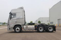 现代商用车 创虎XCIENT重卡 520马力 6X4 AMT自动挡牵引车(液缓)(CHM4251KPQ46V)