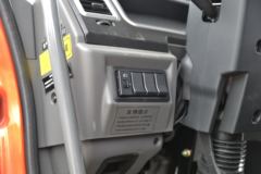 飞碟奥驰 V6系列 220马力 6X2 6.8米栏板载货车(FD1241P67K5-1)