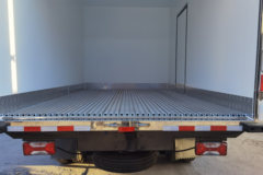 上汽跃进 超越C500 170马力 4X2 4.09米冷藏车(SH5043XLCZFDDWZ)