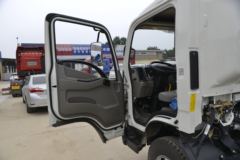 江铃 凯运强劲版 152马力 4.08米单排厢式轻卡(JX5045XXYTGA25)