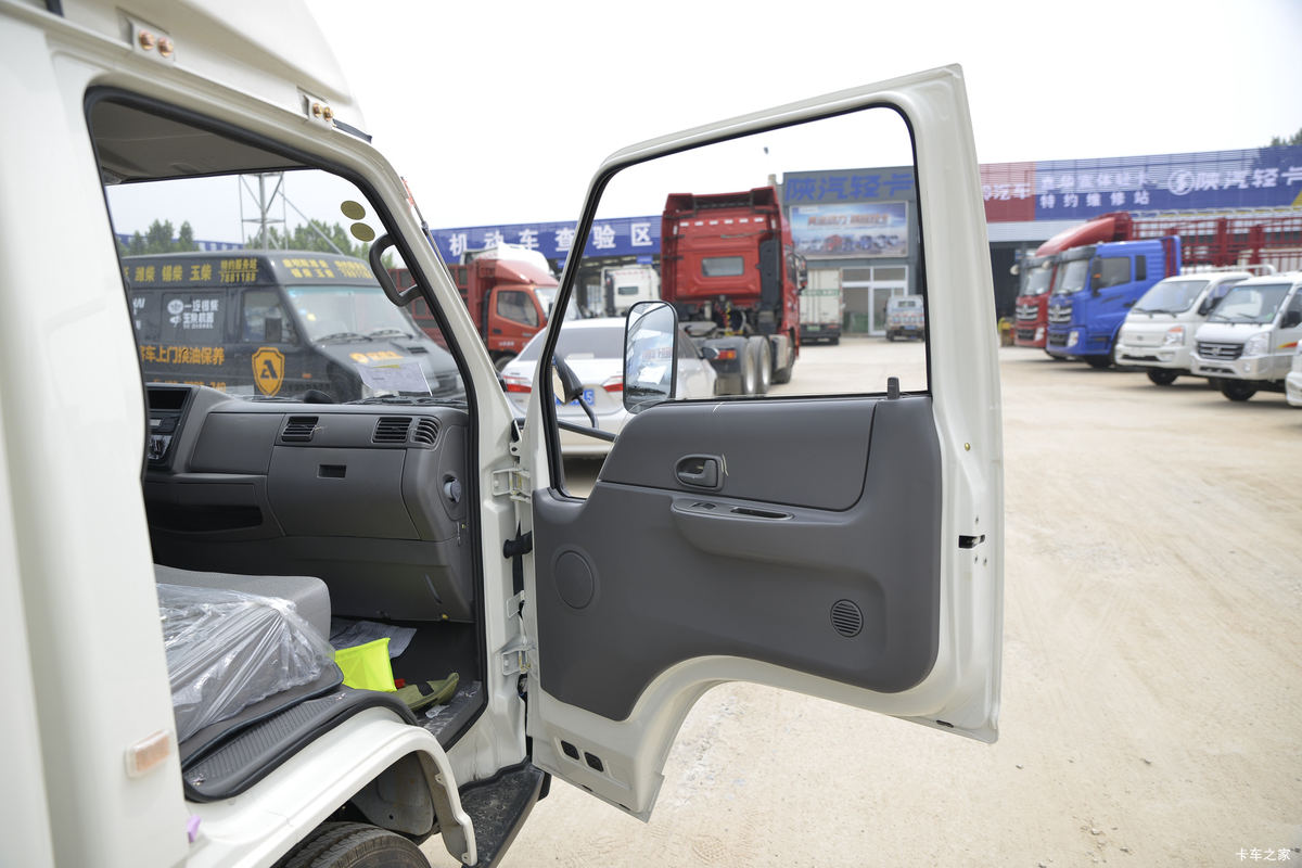 ���� ˳��С�� ��ͨ�� 116���� 3.7�׵�����ʽ�Ῠ(JX5044XXYXCH2)��ʻ��                                               